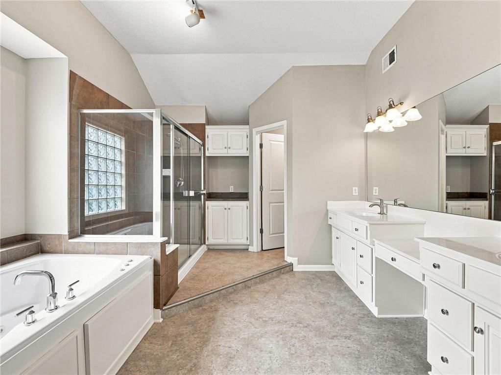 Photo 36 of 86 - 5415 W 161st Terrace, Overland Park, KS 66085