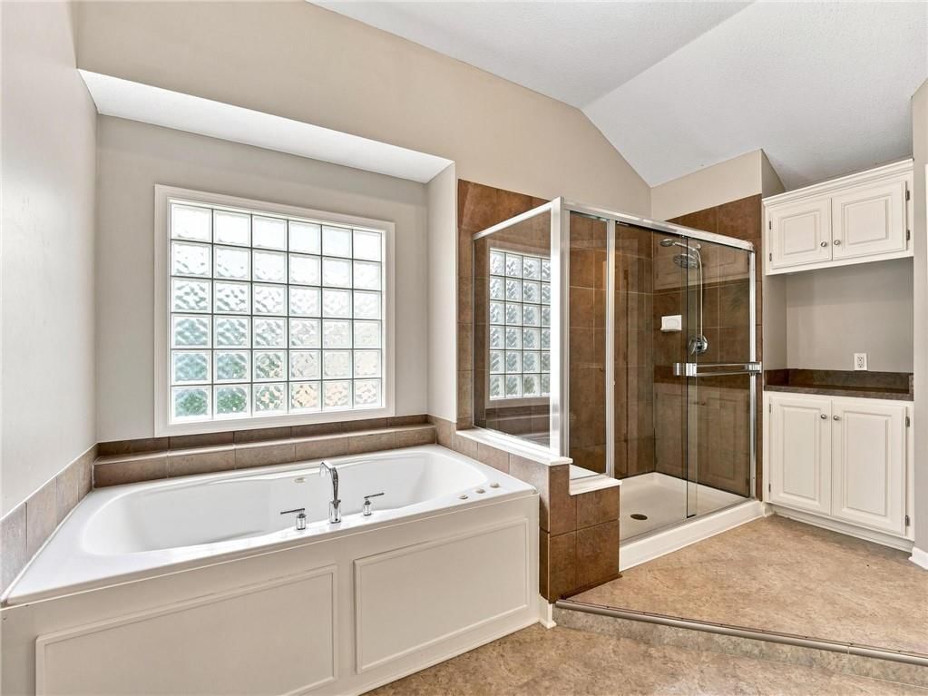 Photo 37 of 86 - 5415 W 161st Terrace, Overland Park, KS 66085