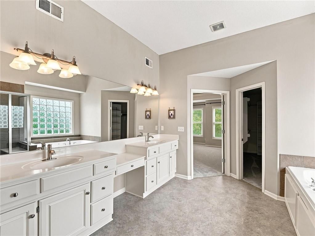 Photo 38 of 86 - 5415 W 161st Terrace, Overland Park, KS 66085