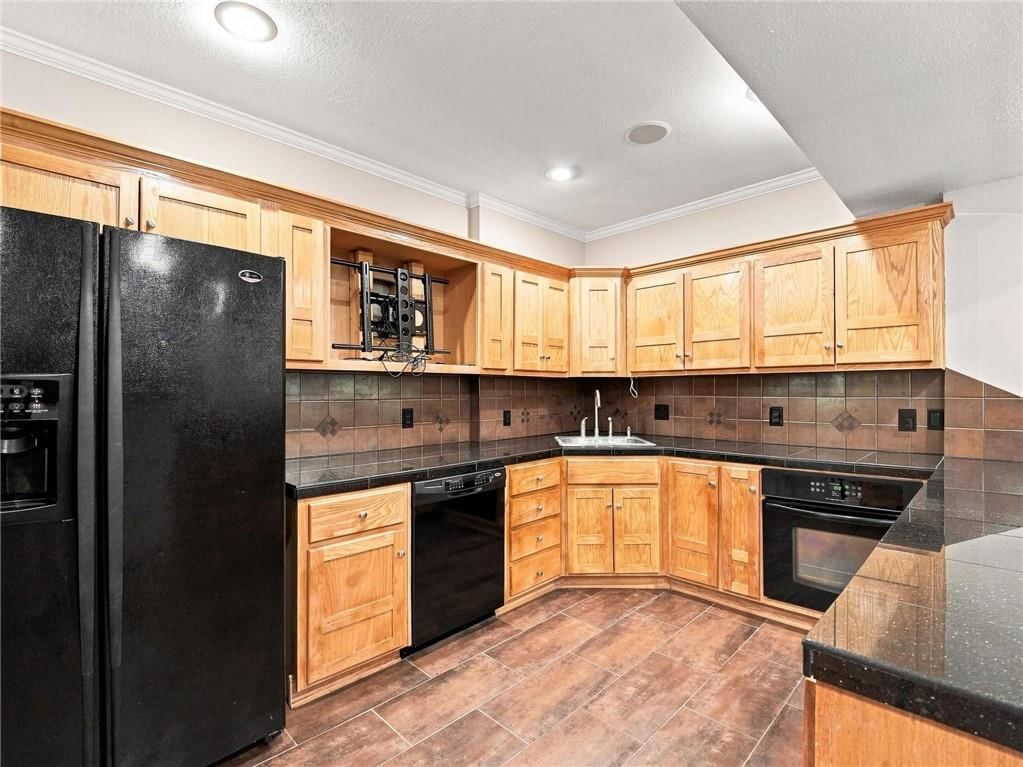 Photo 57 of 86 - 5415 W 161st Terrace, Overland Park, KS 66085