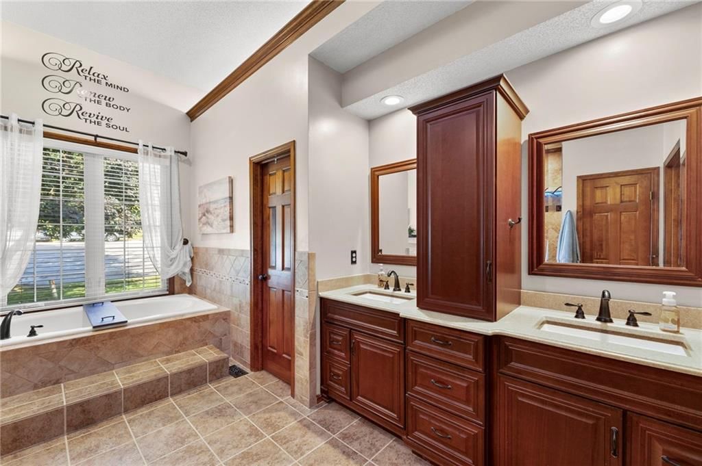 Photo 31 of 58 - 4801 NW 57th Place, Kansas City, MO 64151