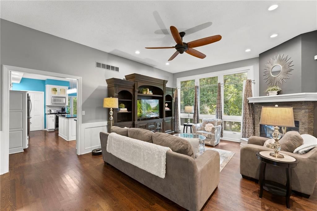 Photo 13 of 58 - 4801 NW 57th Place, Kansas City, MO 64151