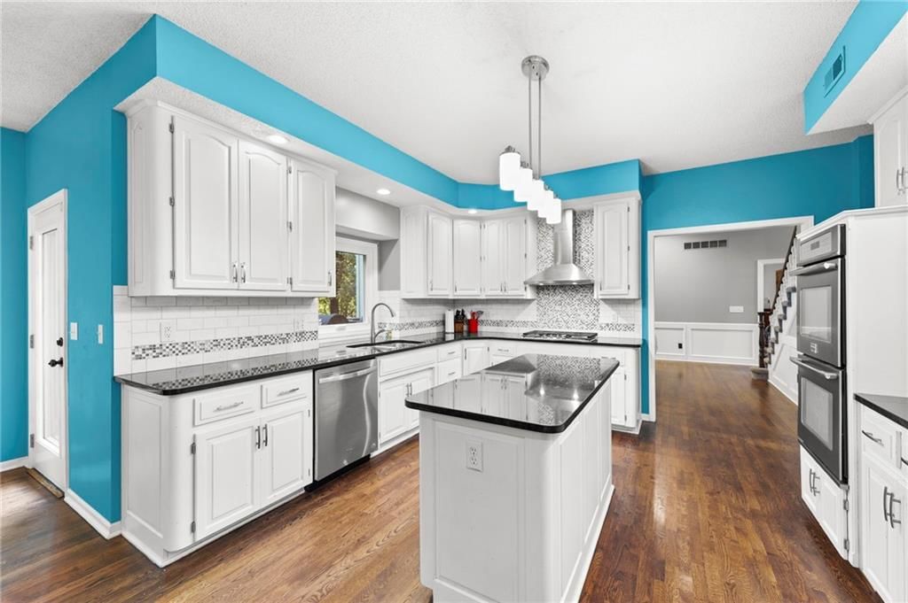Photo 18 of 58 - 4801 NW 57th Place, Kansas City, MO 64151