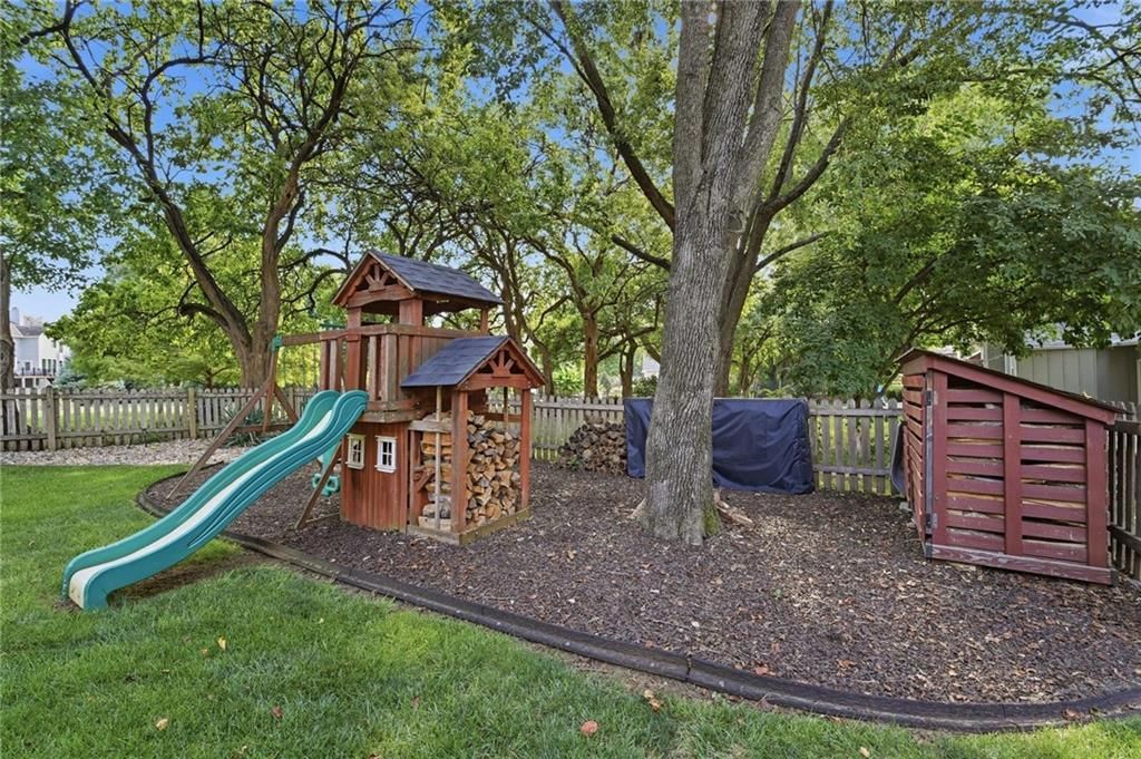 Photo 54 of 62 - 12860 Sagamore Road, Leawood, KS 66209