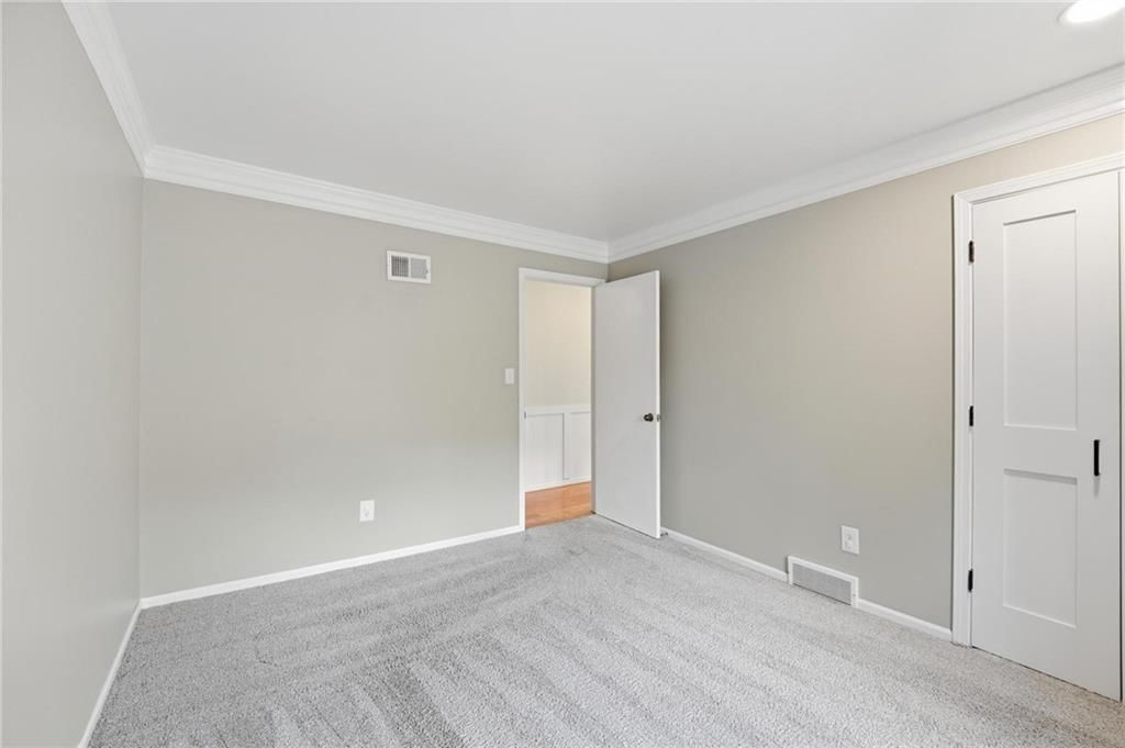 Photo 33 of 62 - 12860 Sagamore Road, Leawood, KS 66209