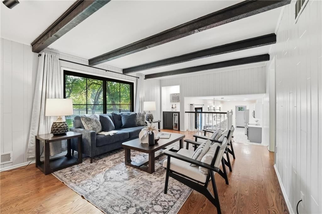 Photo 9 of 62 - 12860 Sagamore Road, Leawood, KS 66209