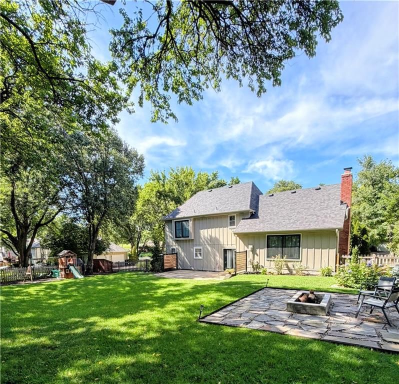 Photo 2 of 62 - 12860 Sagamore Road, Leawood, KS 66209