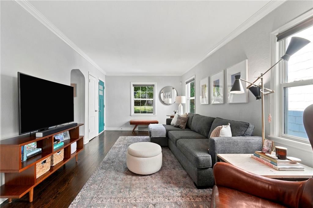 704 E 63rd Terrace — photo 3