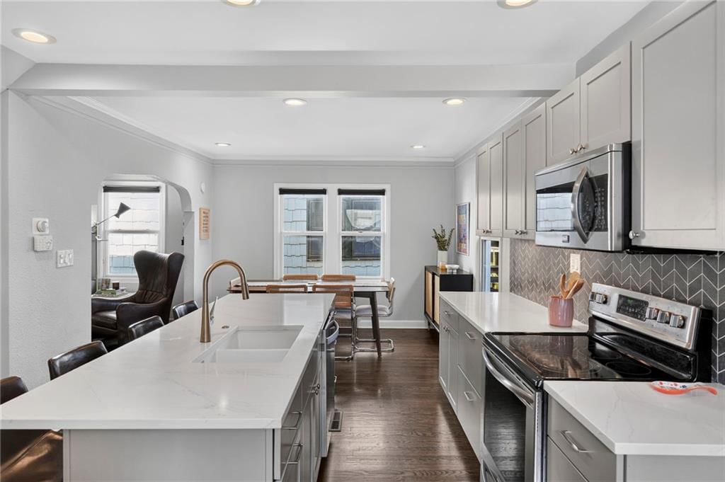 704 E 63rd Terrace — photo 8