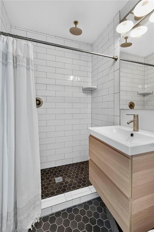 704 E 63rd Terrace — photo 14