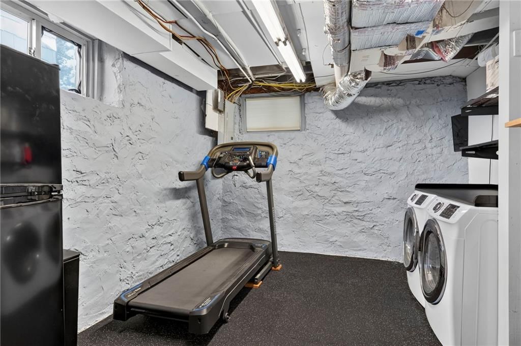 704 E 63rd Terrace — photo 23