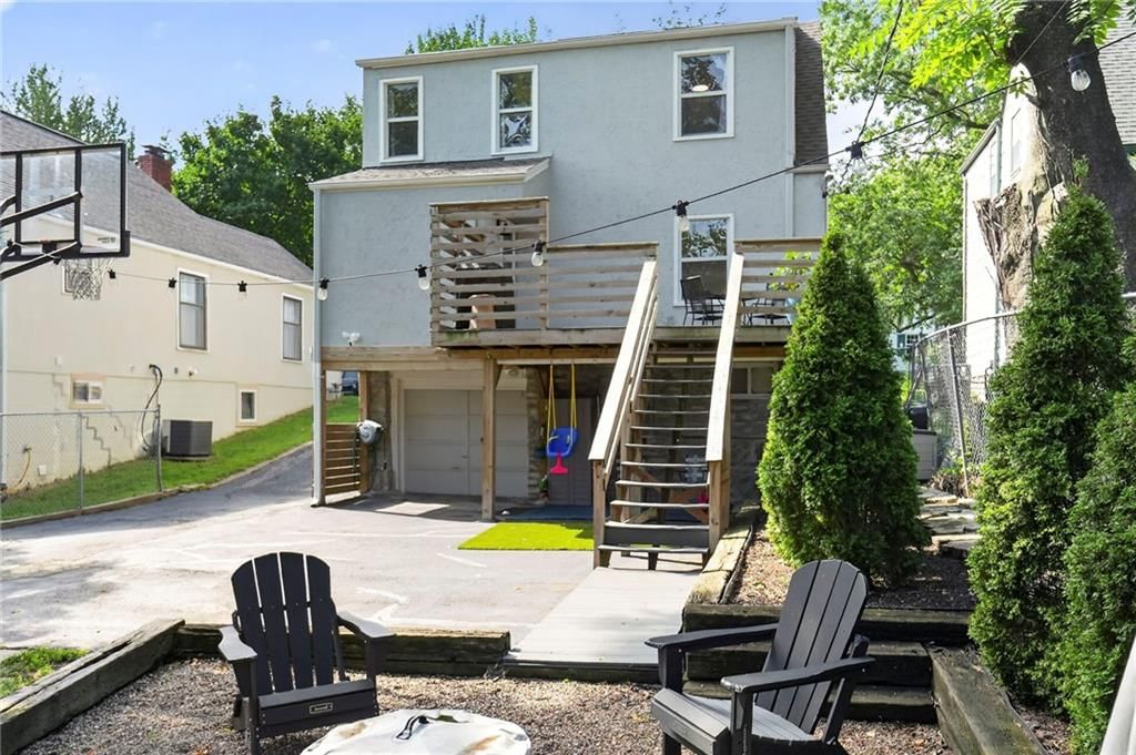 704 E 63rd Terrace — photo 26