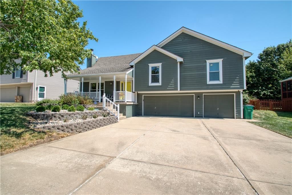 105 SW Tess Drive, Lee's Summit, MO: listing photo 2