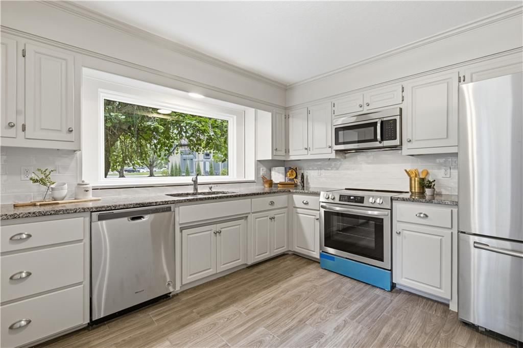 5204 W 112th Street — photo 9
