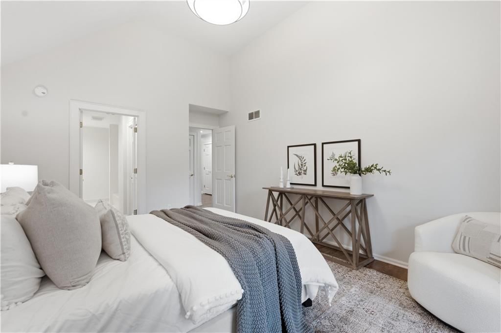 5204 W 112th Street — photo 13