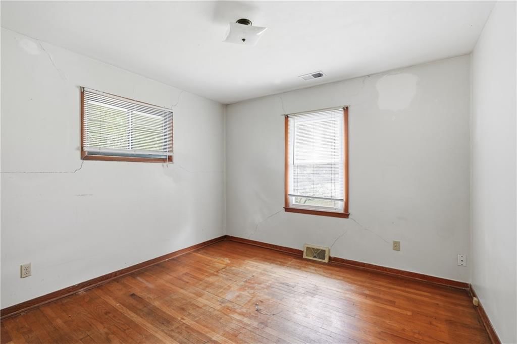 142 W Shawnee Street — photo 8