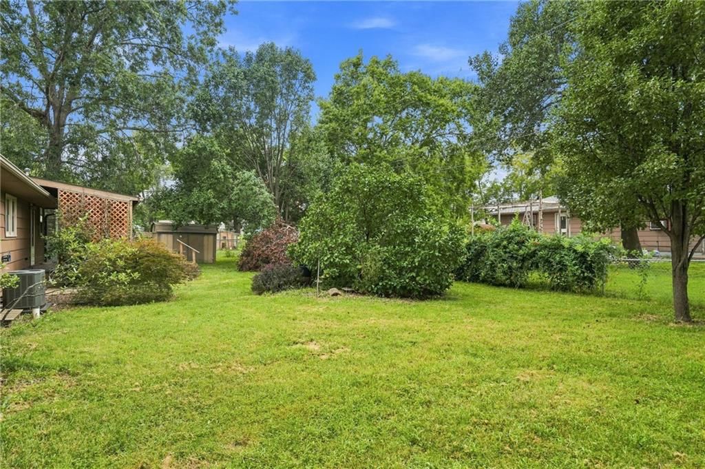 142 W Shawnee Street — photo 16