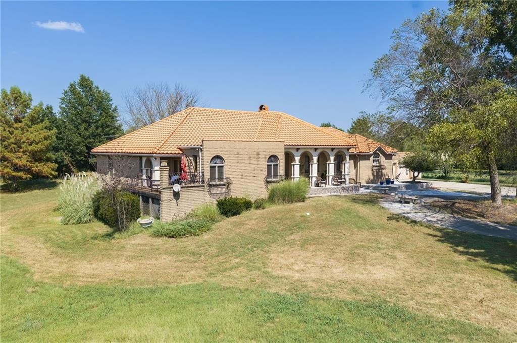 20100 Evans Road, Tonganoxie, KS: listing photo 3
