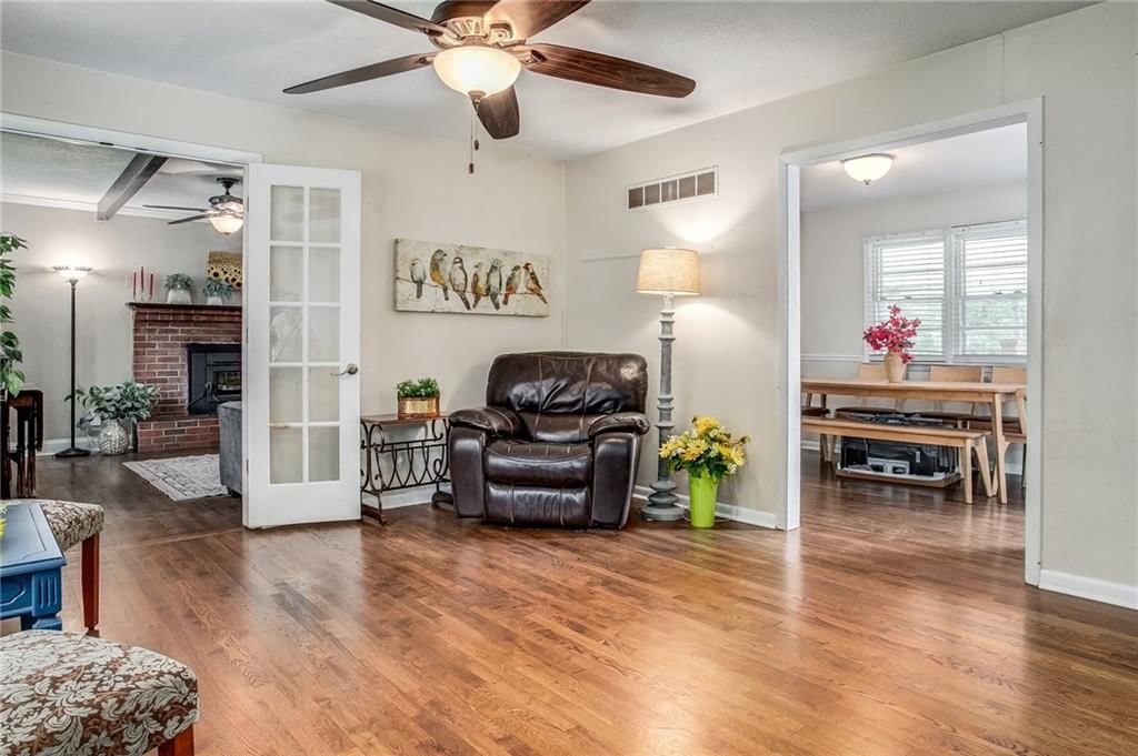 6443 Larsen Lane — photo 3