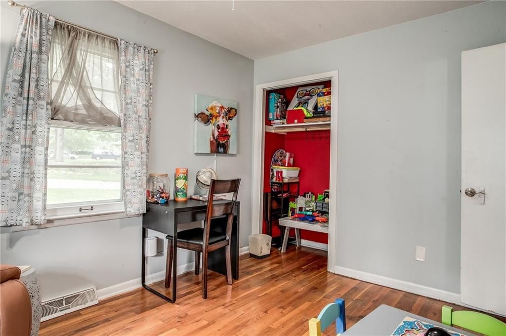 6443 Larsen Lane — photo 18