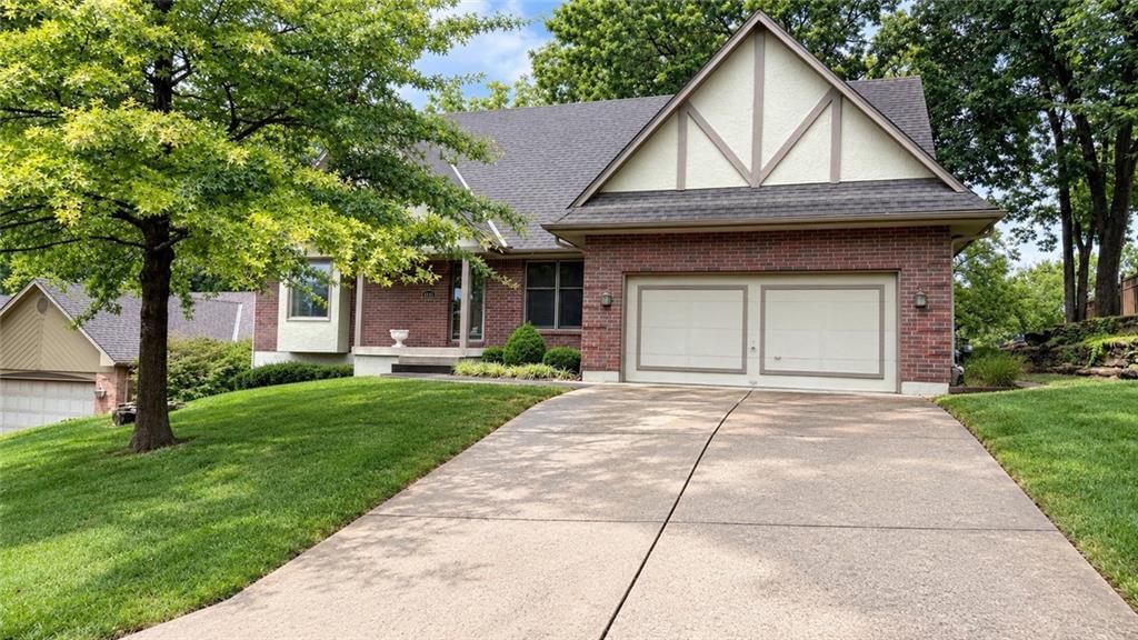 2414 Springcreek Court, Blue Springs, MO