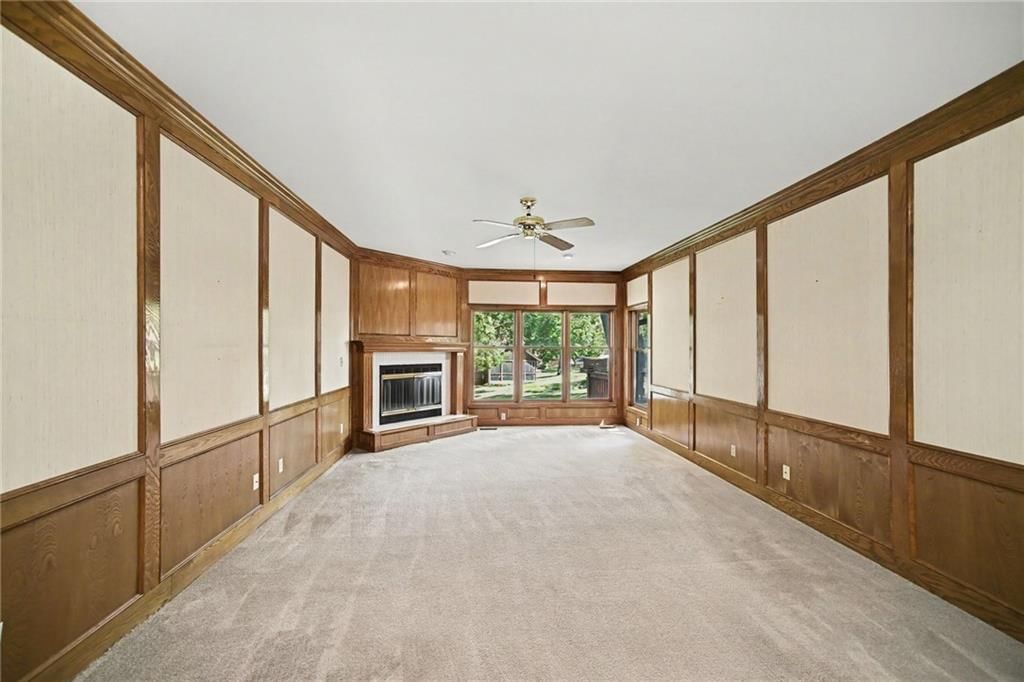 Photo 6 of 34 - 2414 Springcreek Court, Blue Springs, MO 64015