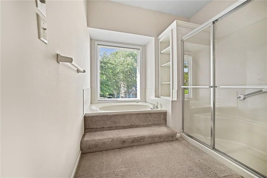 Photo 15 of 34, 2414 Springcreek Court, Blue Springs, MO 64015