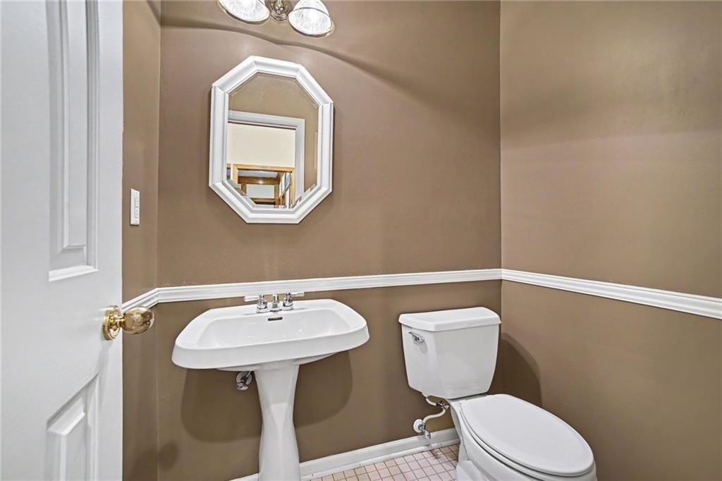 Photo 18 of 34 - 2414 Springcreek Court, Blue Springs, MO 64015
