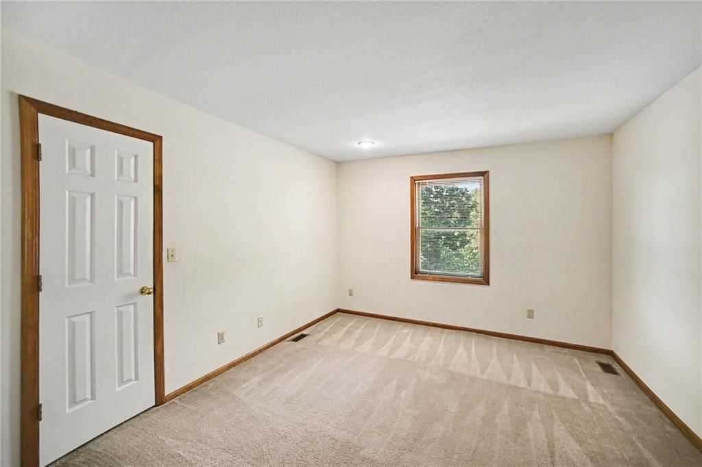 Photo 19 of 34 - 2414 Springcreek Court, Blue Springs, MO 64015
