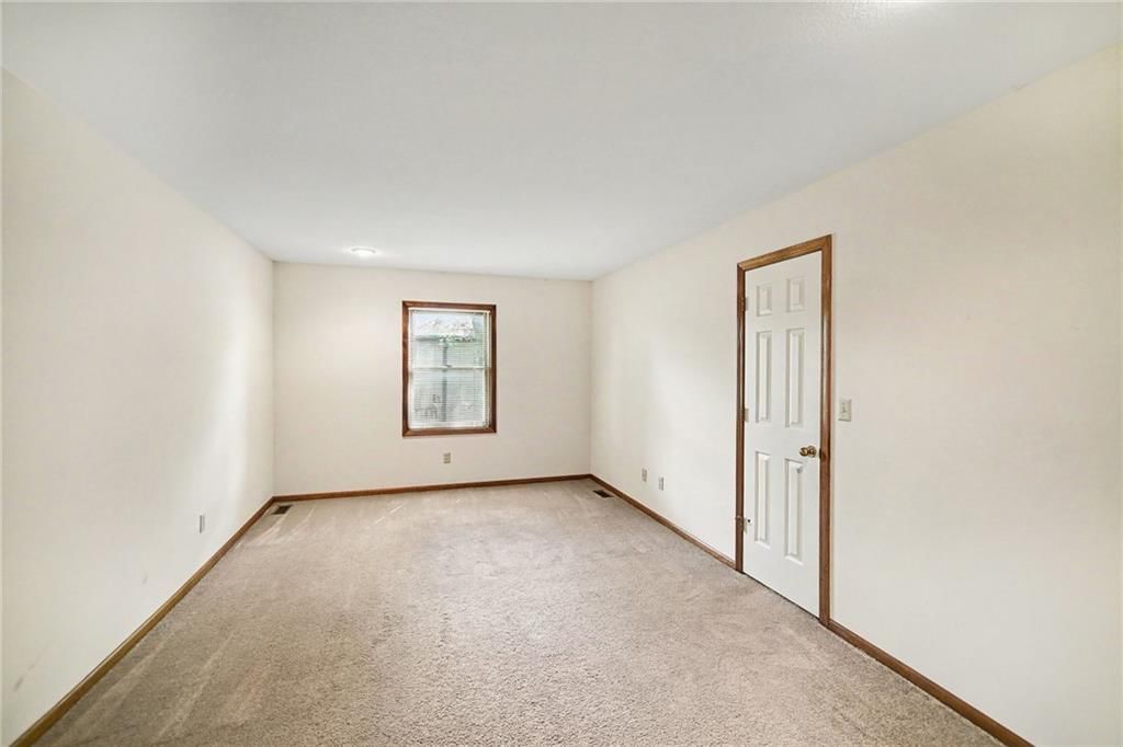 Photo 21 of 34 - 2414 Springcreek Court, Blue Springs, MO 64015