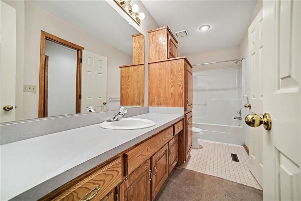Photo 23 of 34 - 2414 Springcreek Court, Blue Springs, MO 64015