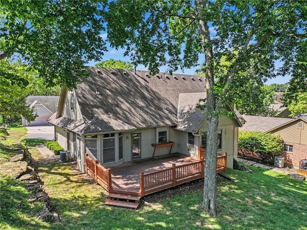 Photo 27 of 34 - 2414 Springcreek Court, Blue Springs, MO 64015