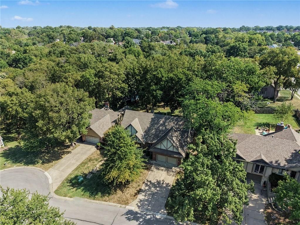 Photo 30 of 34 - 2414 Springcreek Court, Blue Springs, MO 64015