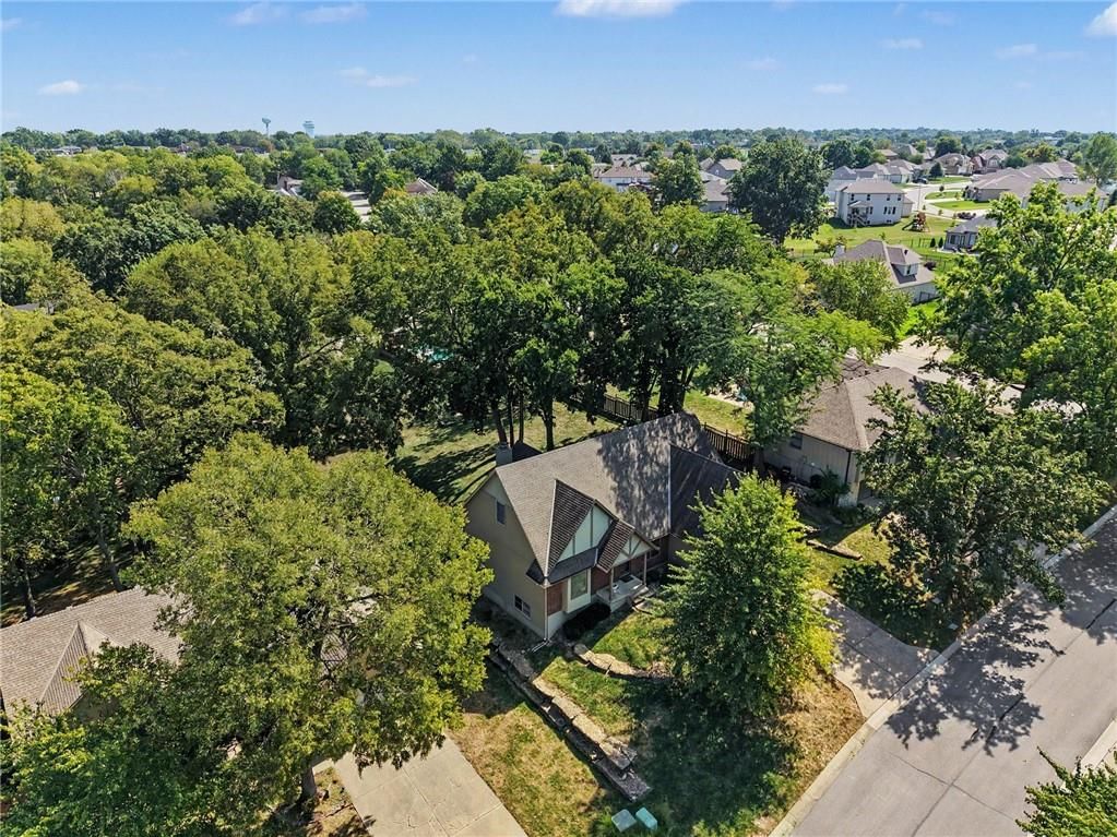 Photo 31 of 34 - 2414 Springcreek Court, Blue Springs, MO 64015