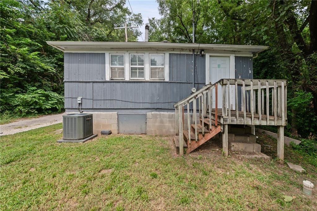 743 Kickapoo Street, Leavenworth, KS: listing photo 2