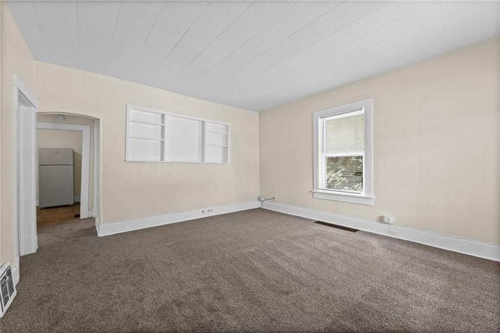 Photo 4 of 22 - 743 Kickapoo Street, Leavenworth, KS 66048
