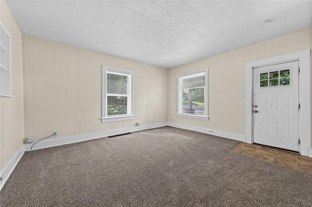 Photo 6 of 22 - 743 Kickapoo Street, Leavenworth, KS 66048