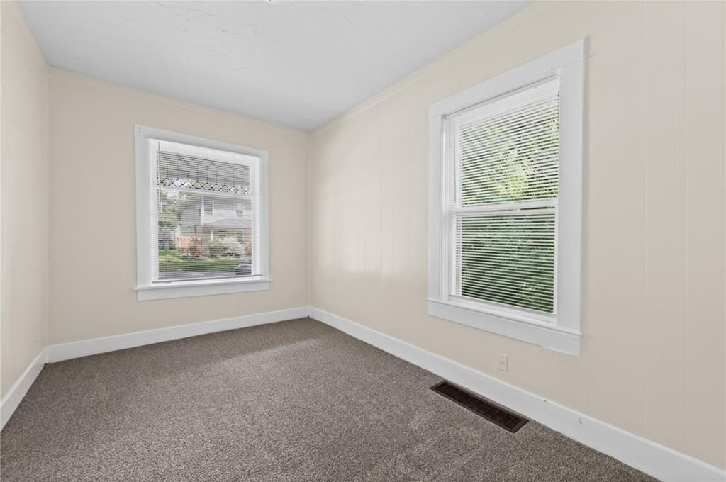 Photo 7 of 22 - 743 Kickapoo Street, Leavenworth, KS 66048
