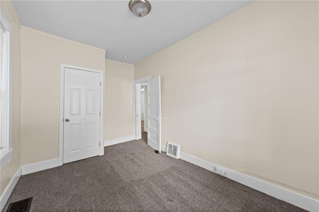 Photo 8 of 22 - 743 Kickapoo Street, Leavenworth, KS 66048