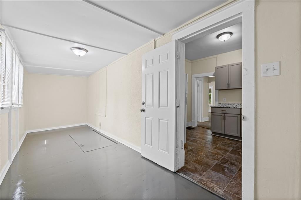 Photo 12 of 22 - 743 Kickapoo Street, Leavenworth, KS 66048