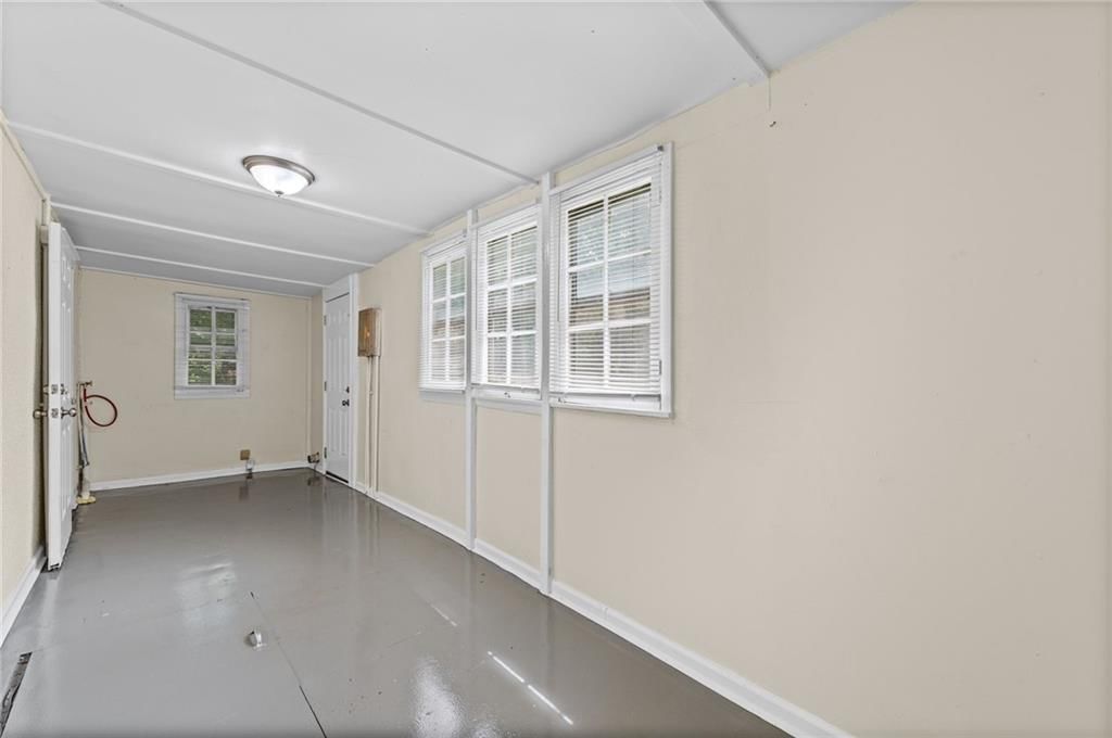 Photo 14 of 22 - 743 Kickapoo Street, Leavenworth, KS 66048