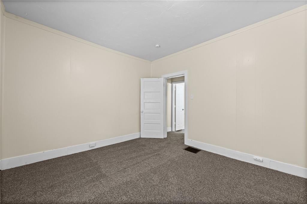 Photo 16 of 22 - 743 Kickapoo Street, Leavenworth, KS 66048
