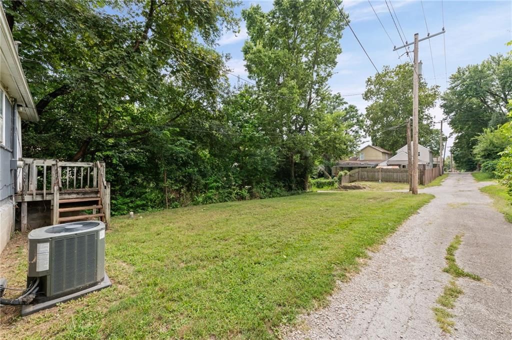 Photo 21 of 22 - 743 Kickapoo Street, Leavenworth, KS 66048