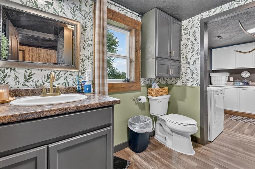 212 W 3rd Street — photo 25