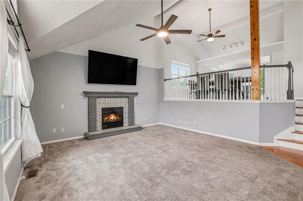 Photo 4 of 33, 226 N Sunset Lane, Raymore, MO 64083