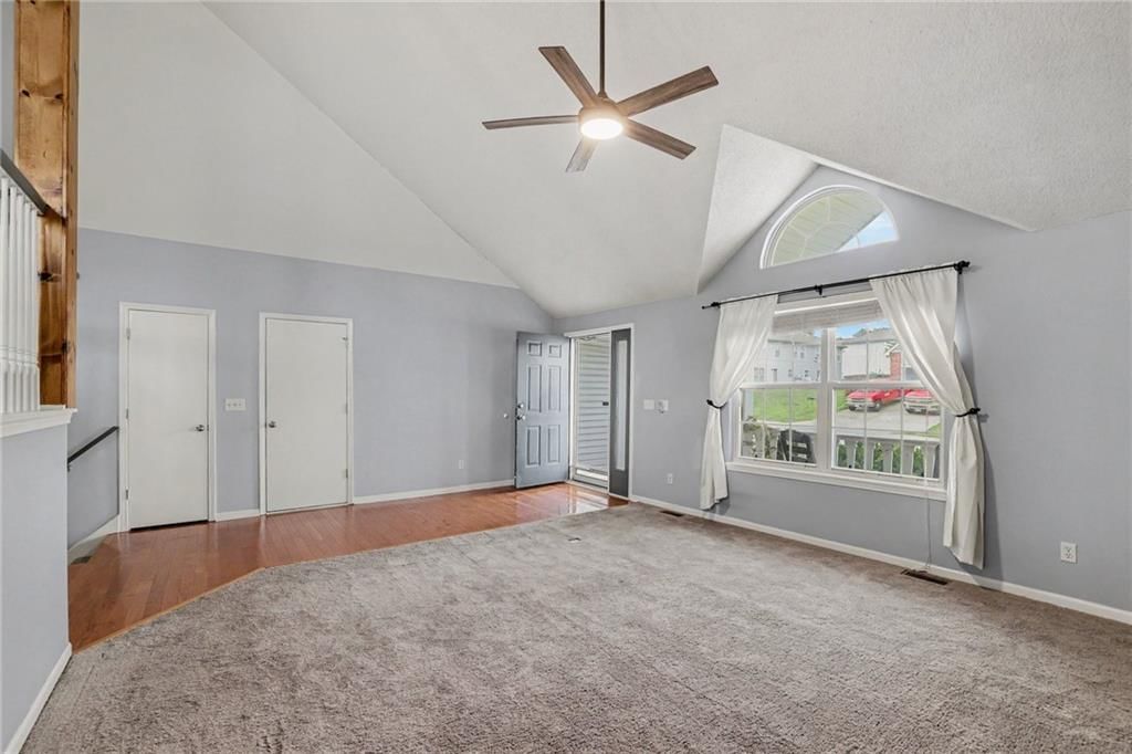 Photo 5 of 33 - 226 N Sunset Lane, Raymore, MO 64083
