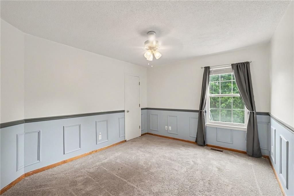 Photo 8 of 33, 226 N Sunset Lane, Raymore, MO 64083