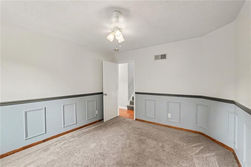 Photo 9 of 33, 226 N Sunset Lane, Raymore, MO 64083