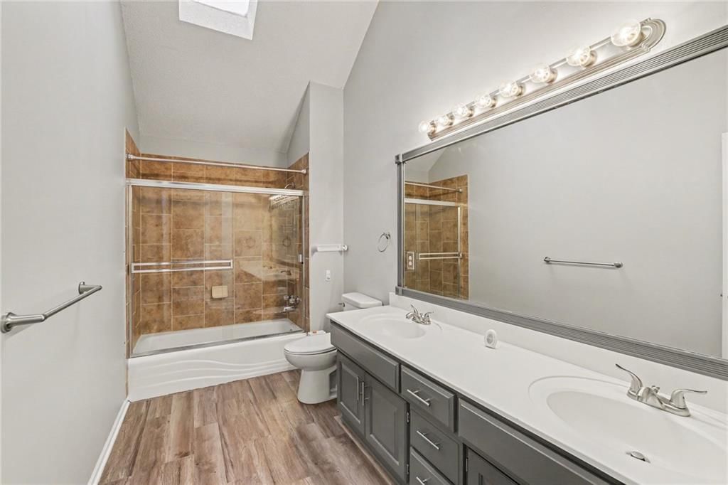 Photo 12 of 33, 226 N Sunset Lane, Raymore, MO 64083