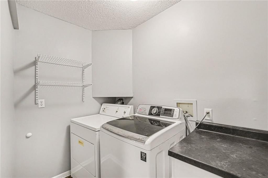 Photo 22 of 33 - 226 N Sunset Lane, Raymore, MO 64083